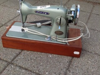 Electric sewing machine