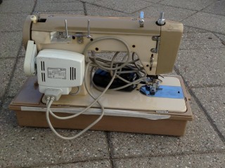 Electric sewing machine