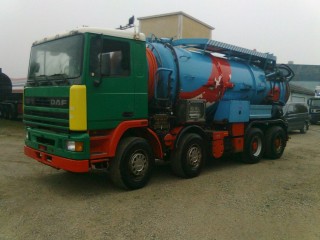 Vacuum truck